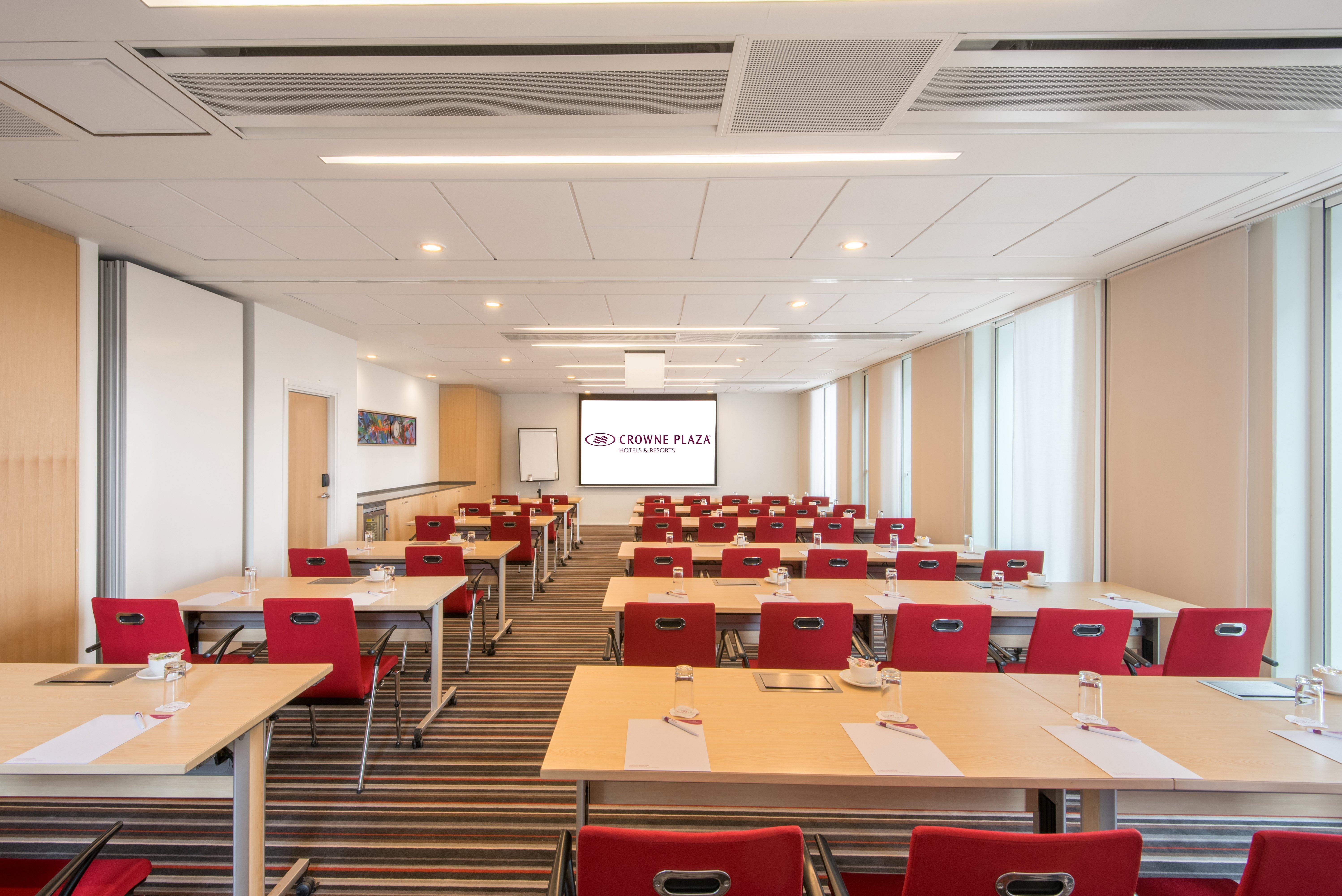 Crowne Plaza Towers By Ihg Hotell 4*